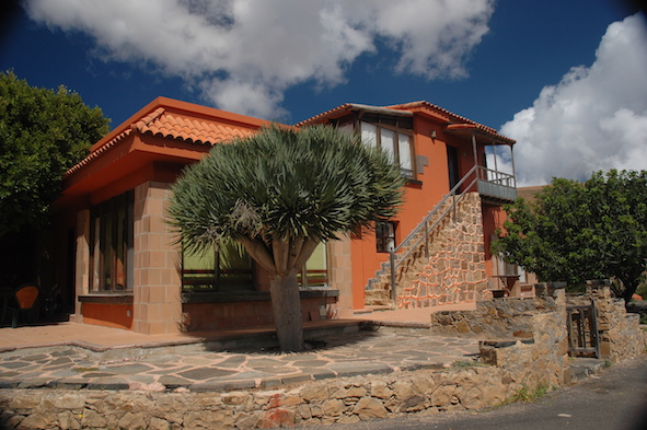 GRAN FINCA DE 165 HAS EN FUERTEVENTURA DE RECREO Y HOTEL RURAL